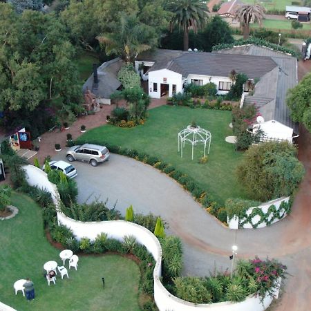 Blue Mango Lodge Kempton Park Exterior foto