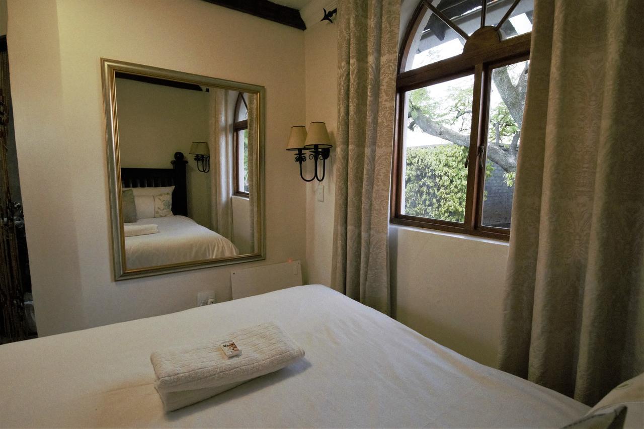 Blue Mango Lodge Kempton Park Exterior foto