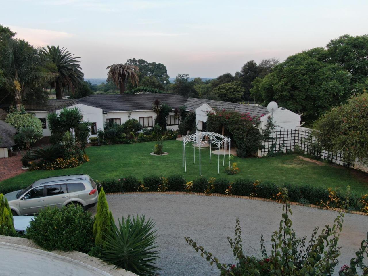 Blue Mango Lodge Kempton Park Exterior foto